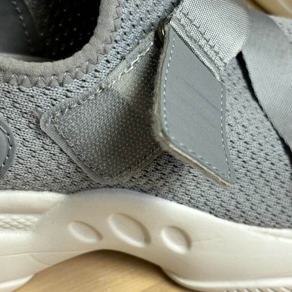 Shoedazzle Sakura Silver Crossstrap Sneakers W7 EU38 - Picture 7 of 8